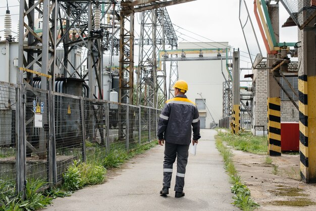 engineering-employee-makes-tour-inspection-modern-electrical-substation-energy-industry_180601-7846